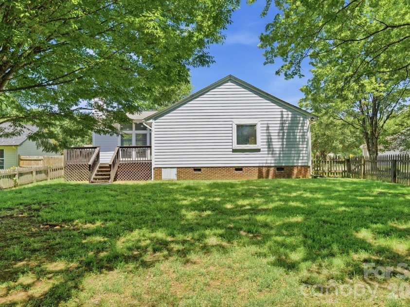 13501 Krislyn Woods Place, Charlotte, NC 28278.  MLS# CAR4388045, YatesRealty ID 28467. 