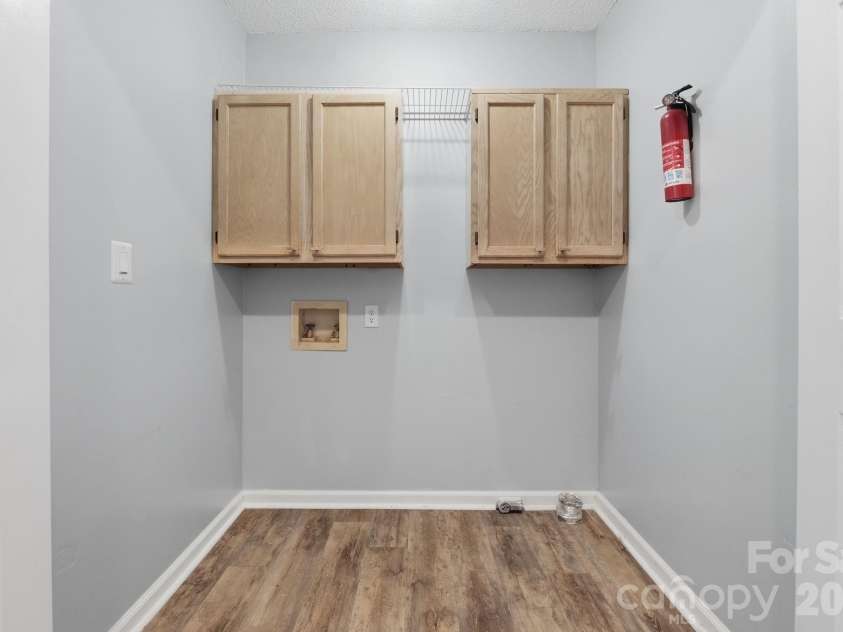13501 Krislyn Woods Place, Charlotte, NC 28278.  MLS# CAR4388045, YatesRealty ID 28467. Laundry