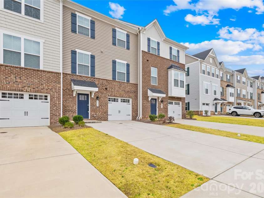 2620 Grantham Place Drive, Fort Mill, SC 29715.  MLS# CAR4382871, YatesRealty ID 28468. 