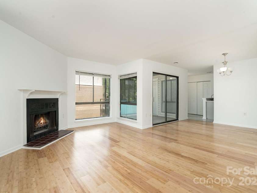 4900 Spring Lake Drive, Charlotte, NC 28212.  MLS# CAR4284345, YatesRealty ID 28468. 