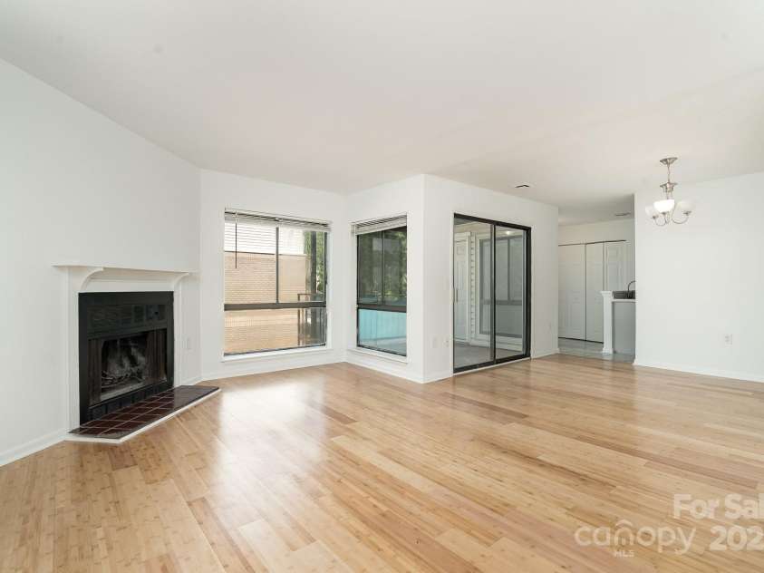 4900 Spring Lake Drive, Charlotte, NC 28212.  MLS# CAR4284345, YatesRealty ID 28468. 