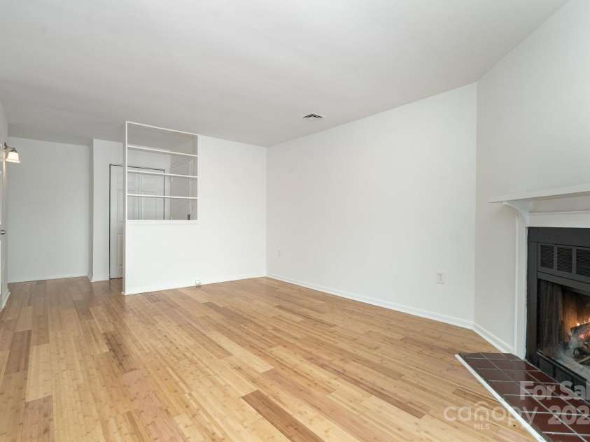 4900 Spring Lake Drive, Charlotte, NC 28212.  MLS# CAR4284345, YatesRealty ID 28468. 