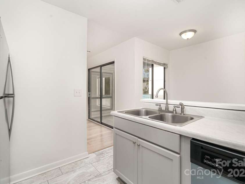 4900 Spring Lake Drive, Charlotte, NC 28212.  MLS# CAR4284345, YatesRealty ID 28468. 