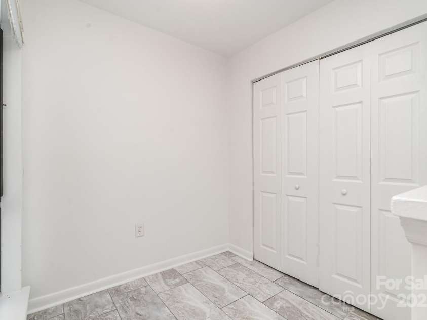 4900 Spring Lake Drive, Charlotte, NC 28212.  MLS# CAR4284345, YatesRealty ID 28468. 