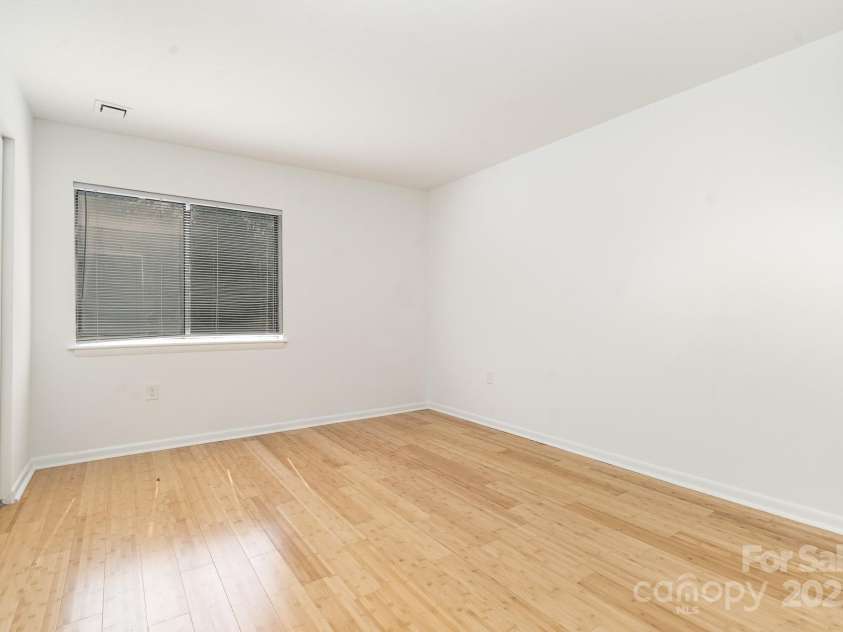 4900 Spring Lake Drive, Charlotte, NC 28212.  MLS# CAR4284345, YatesRealty ID 28468. 