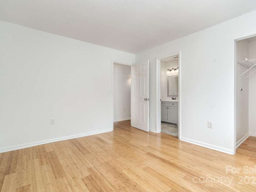 4900 Spring Lake Drive, Charlotte, NC 28212.  MLS# CAR4284345, YatesRealty ID 28468. 