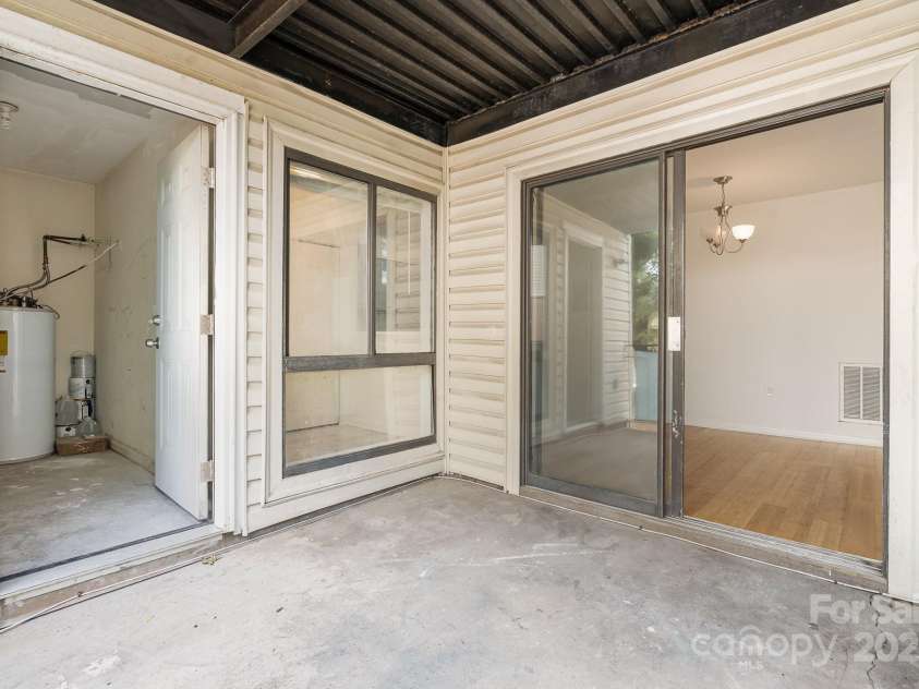 4900 Spring Lake Drive, Charlotte, NC 28212.  MLS# CAR4284345, YatesRealty ID 28468. 