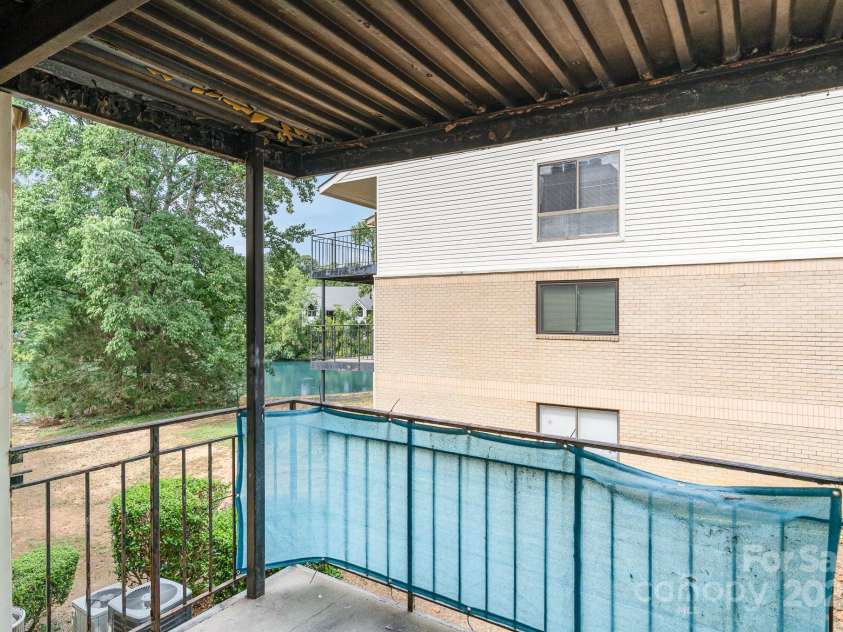 4900 Spring Lake Drive, Charlotte, NC 28212.  MLS# CAR4284345, YatesRealty ID 28468. 