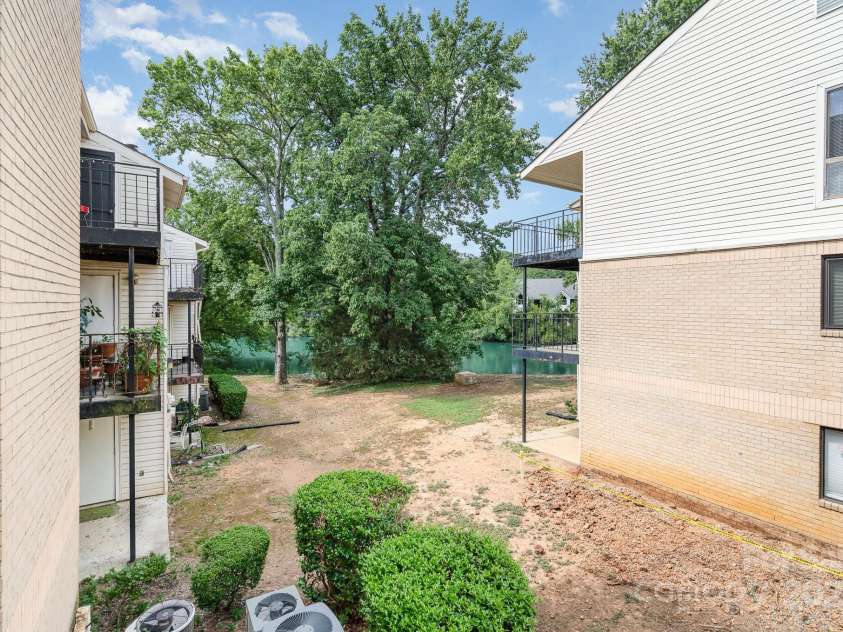 4900 Spring Lake Drive, Charlotte, NC 28212.  MLS# CAR4284345, YatesRealty ID 28468. 