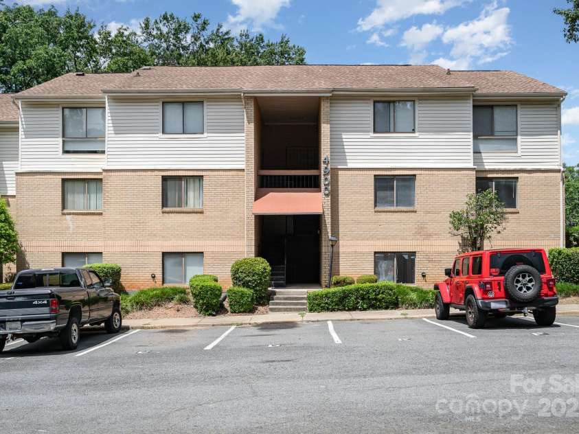 4900 Spring Lake Drive, Charlotte, NC 28212.  MLS# CAR4284345, YatesRealty ID 28468. Exterior of the Building
