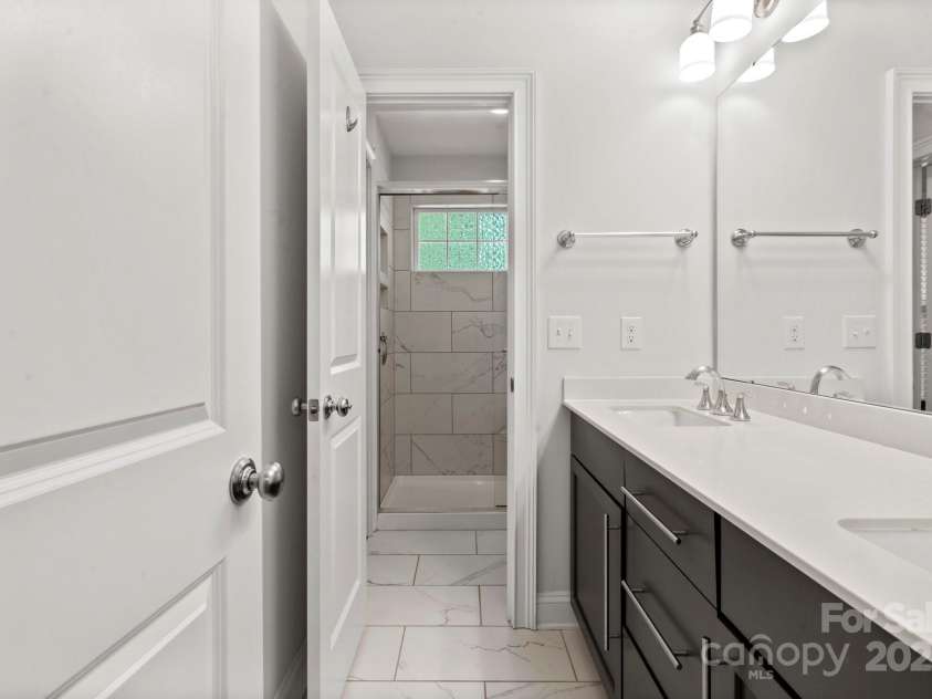 4816 Fairheath Road, Charlotte, NC 28210.  MLS# CAR4285277, YatesRealty ID 28469. 