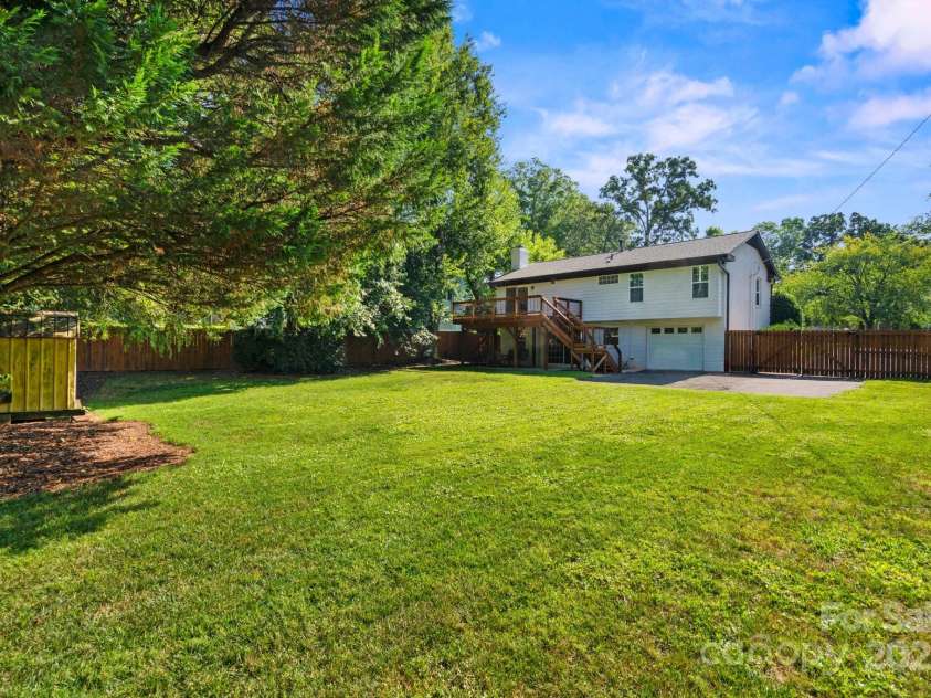 4816 Fairheath Road, Charlotte, NC 28210.  MLS# CAR4285277, YatesRealty ID 28469. 