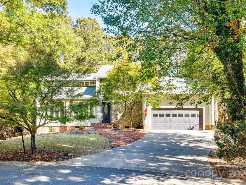 16008 Samar Court, Tega Cay, SC 29708.  MLS# CAR4195411, YatesRealty ID 2847. 