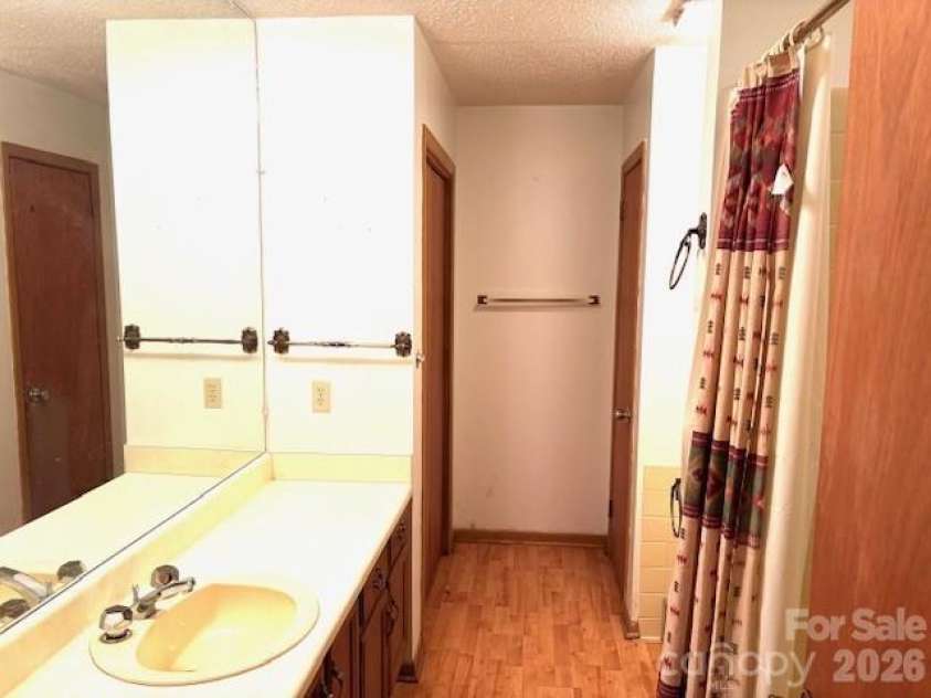 30 Brier Lane, Maggie Valley, NC 28751.  MLS# CAR4320298, YatesRealty ID 2847. Bathroom II