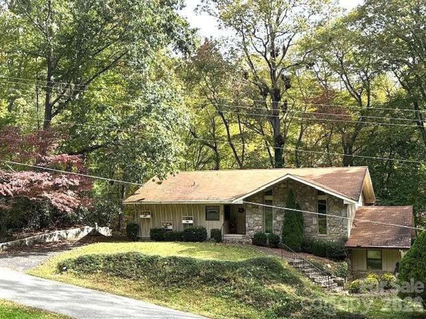 30 Brier Lane, Maggie Valley, NC 28751.  MLS# CAR4320298, YatesRealty ID 2847. Main photo