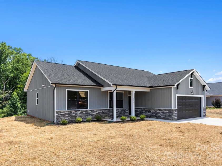 157 Pumice Drive, Statesville, NC 28625.  MLS# CAR4285099, YatesRealty ID 28470. 