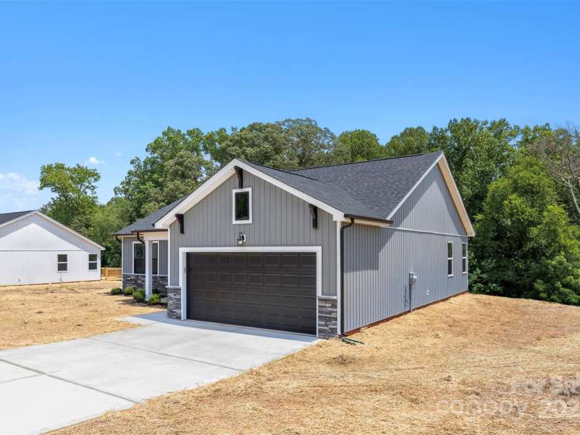 157 Pumice Drive, Statesville, NC 28625.  MLS# CAR4285099, YatesRealty ID 28470. 