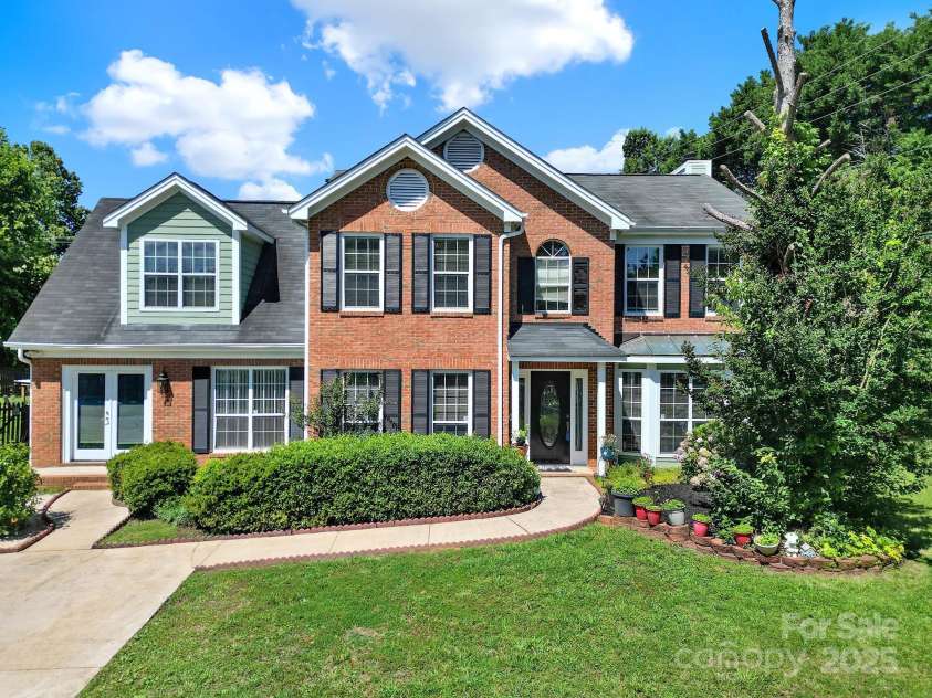 9800 Ashley Farm Drive, Matthews, NC 28105.  MLS# CAR4273252, YatesRealty ID 28472. 