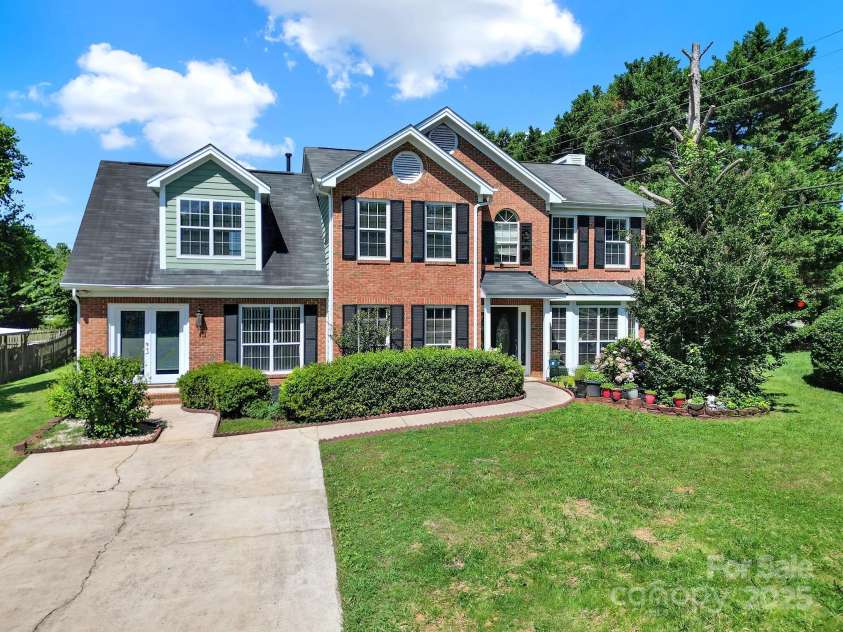 9800 Ashley Farm Drive, Matthews, NC 28105.  MLS# CAR4273252, YatesRealty ID 28472. 
