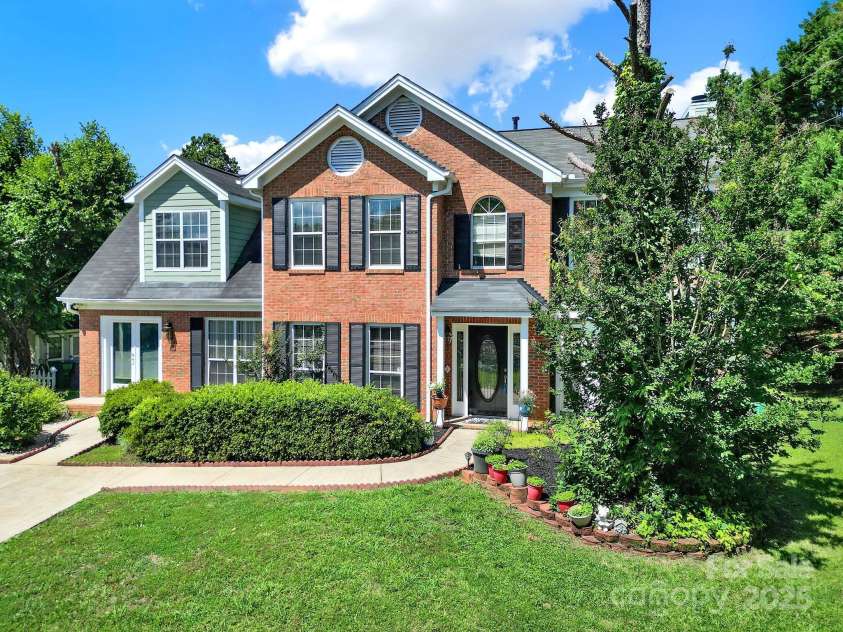 9800 Ashley Farm Drive, Matthews, NC 28105.  MLS# CAR4273252, YatesRealty ID 28472. 