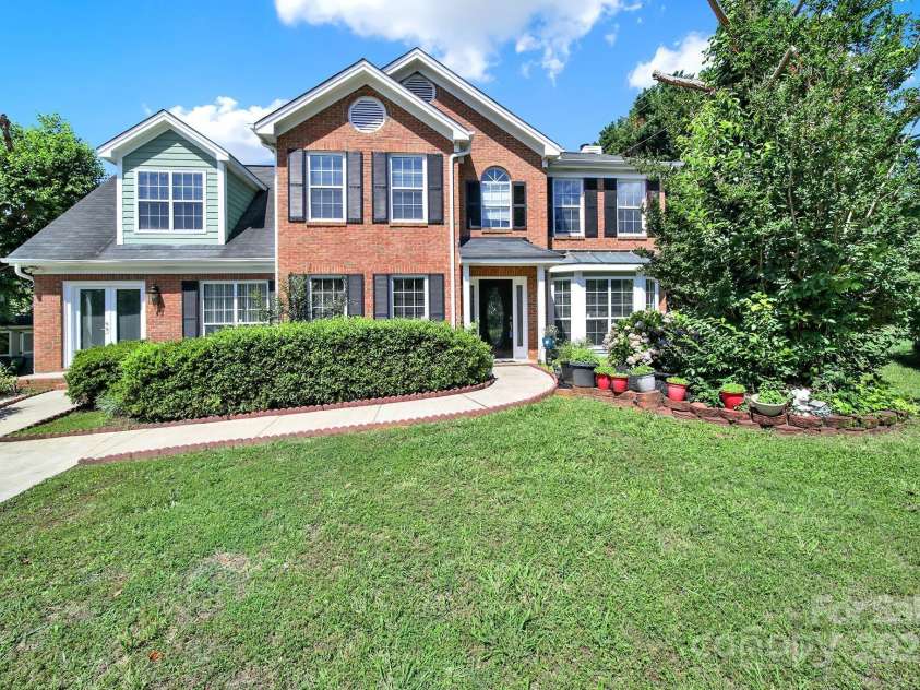 9800 Ashley Farm Drive, Matthews, NC 28105.  MLS# CAR4273252, YatesRealty ID 28472. 