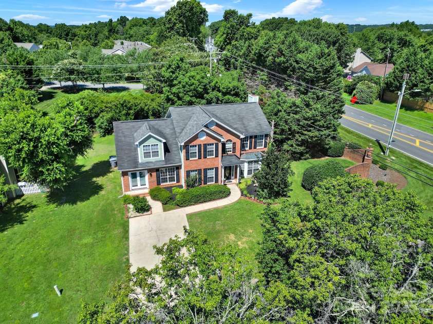 9800 Ashley Farm Drive, Matthews, NC 28105.  MLS# CAR4273252, YatesRealty ID 28472. 