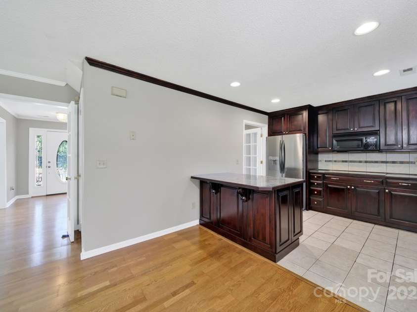 9800 Ashley Farm Drive, Matthews, NC 28105.  MLS# CAR4273252, YatesRealty ID 28472. 