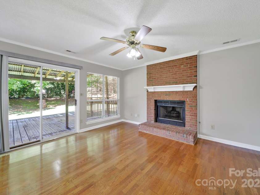9800 Ashley Farm Drive, Matthews, NC 28105.  MLS# CAR4273252, YatesRealty ID 28472. 