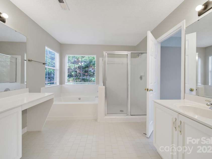 9800 Ashley Farm Drive, Matthews, NC 28105.  MLS# CAR4273252, YatesRealty ID 28472. 