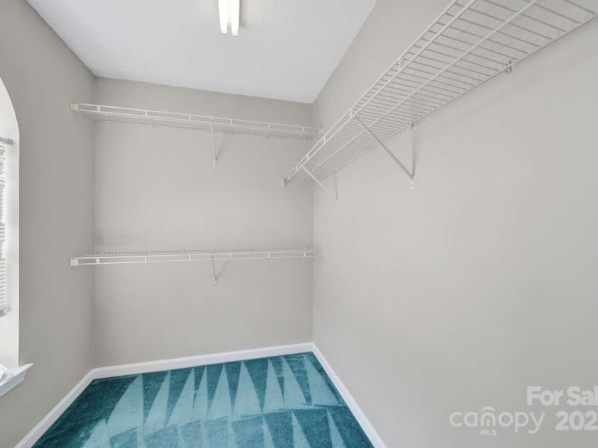 9800 Ashley Farm Drive, Matthews, NC 28105.  MLS# CAR4273252, YatesRealty ID 28472. 