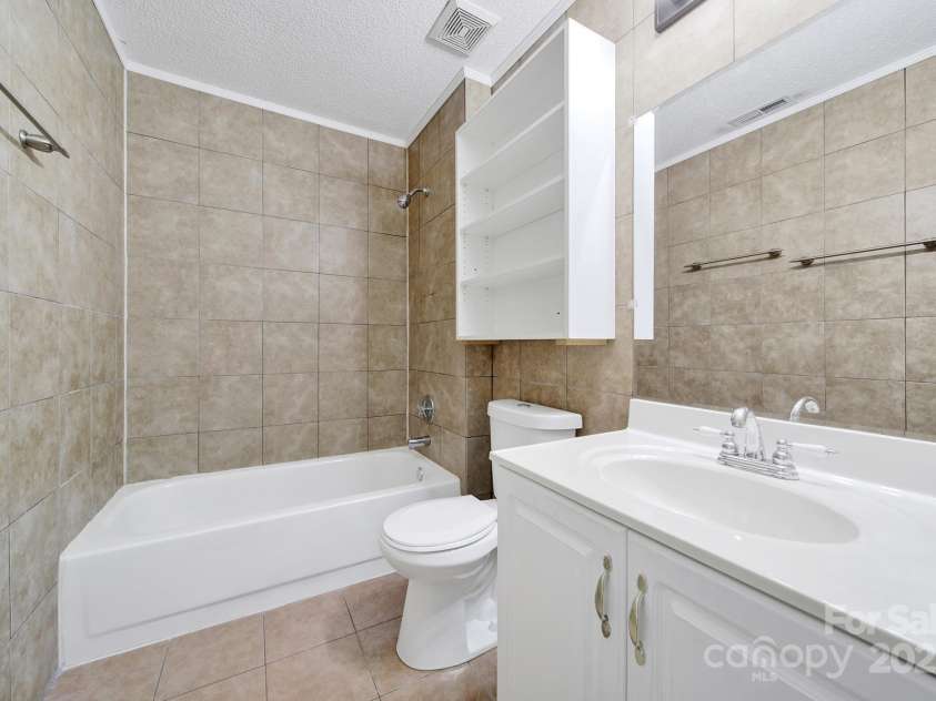 9800 Ashley Farm Drive, Matthews, NC 28105.  MLS# CAR4273252, YatesRealty ID 28472. 