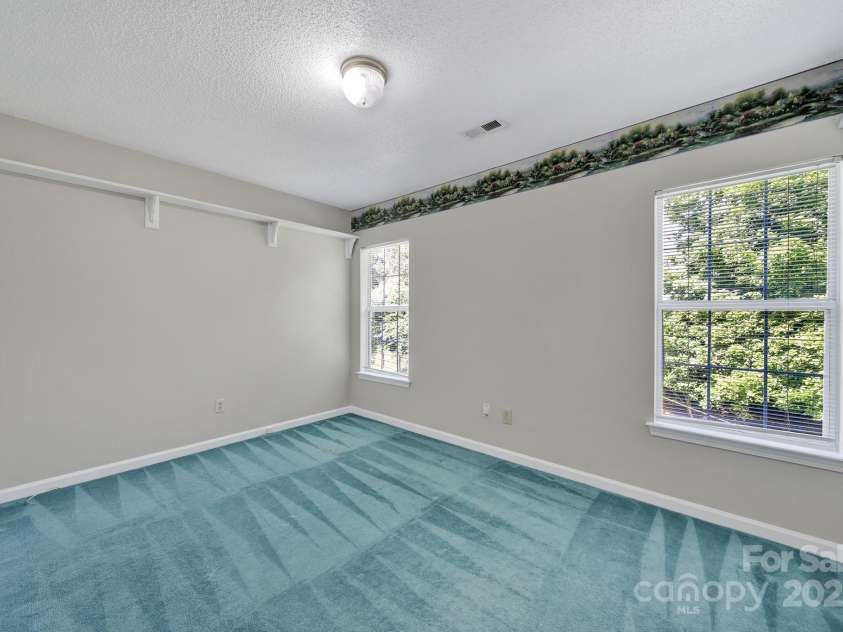 9800 Ashley Farm Drive, Matthews, NC 28105.  MLS# CAR4273252, YatesRealty ID 28472. 