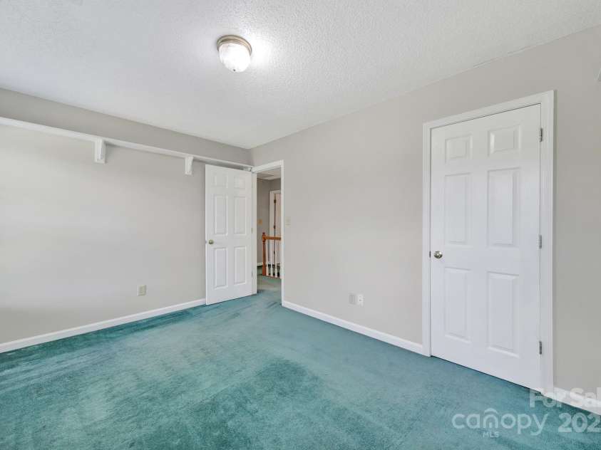 9800 Ashley Farm Drive, Matthews, NC 28105.  MLS# CAR4273252, YatesRealty ID 28472. 