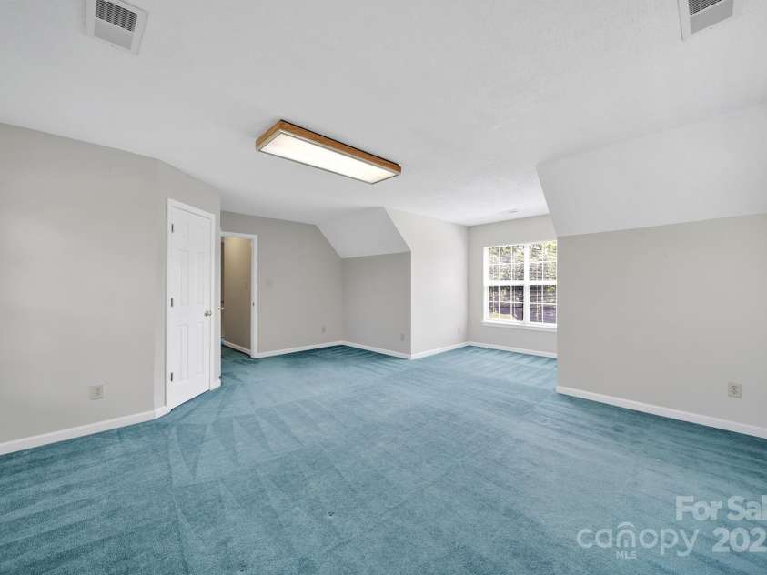 9800 Ashley Farm Drive, Matthews, NC 28105.  MLS# CAR4273252, YatesRealty ID 28472. 