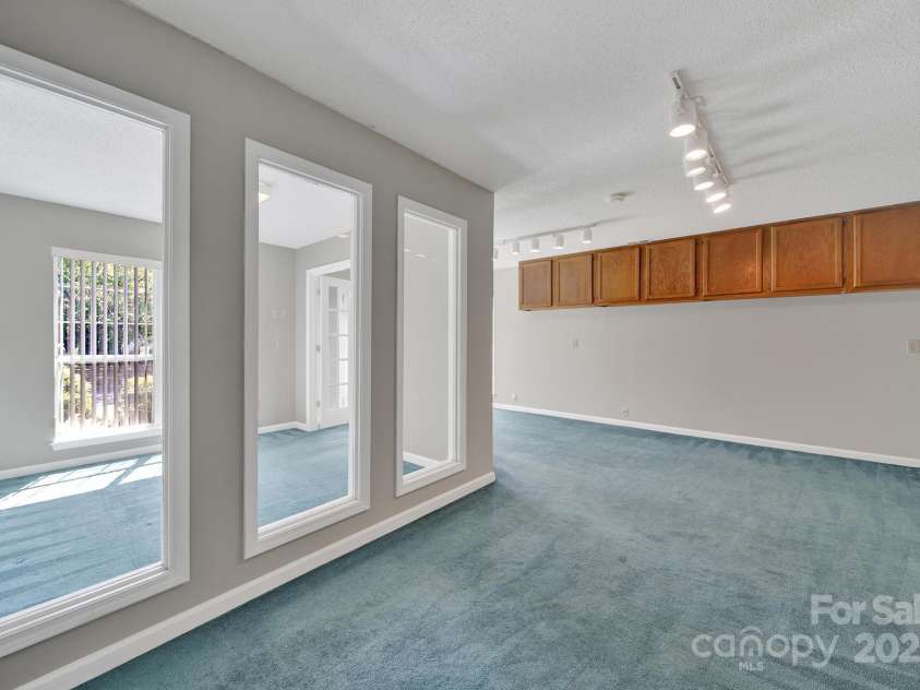 9800 Ashley Farm Drive, Matthews, NC 28105.  MLS# CAR4273252, YatesRealty ID 28472. 