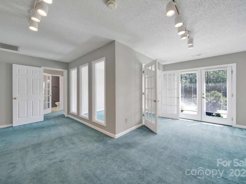9800 Ashley Farm Drive, Matthews, NC 28105.  MLS# CAR4273252, YatesRealty ID 28472. 