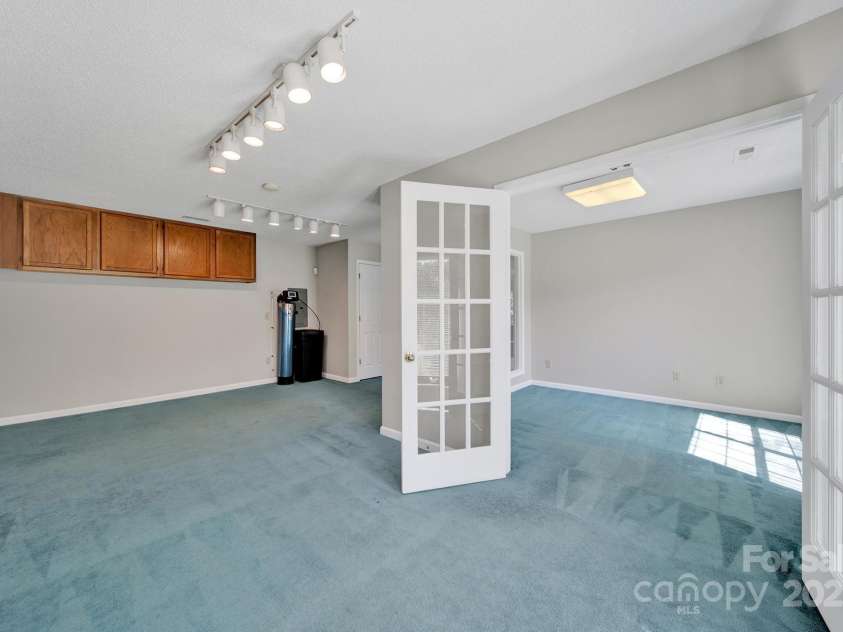 9800 Ashley Farm Drive, Matthews, NC 28105.  MLS# CAR4273252, YatesRealty ID 28472. 