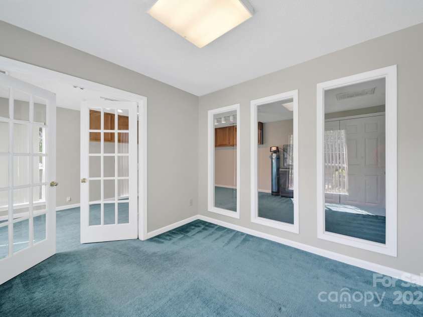 9800 Ashley Farm Drive, Matthews, NC 28105.  MLS# CAR4273252, YatesRealty ID 28472. 