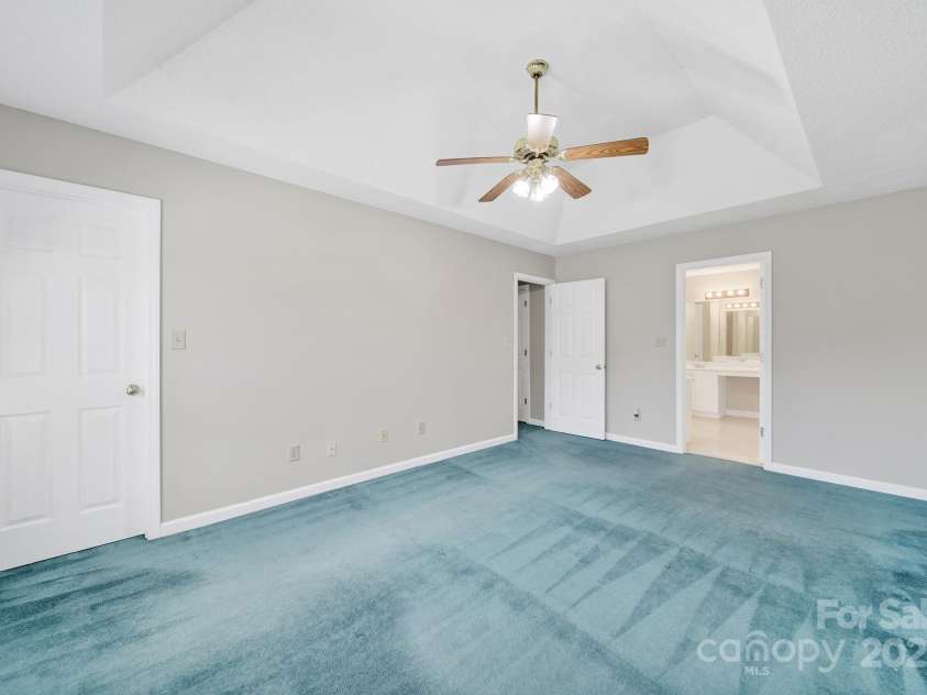 9800 Ashley Farm Drive, Matthews, NC 28105.  MLS# CAR4273252, YatesRealty ID 28472. 