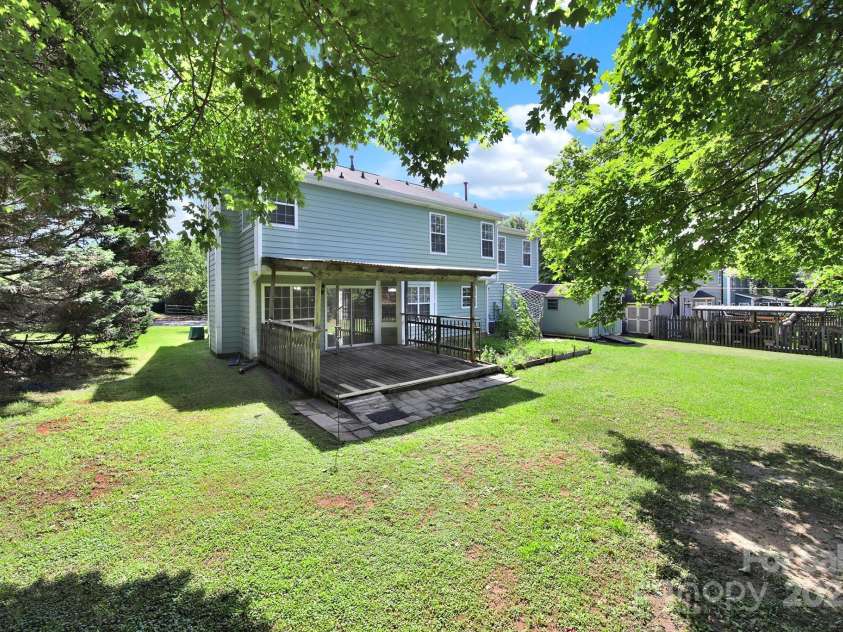 9800 Ashley Farm Drive, Matthews, NC 28105.  MLS# CAR4273252, YatesRealty ID 28472. 