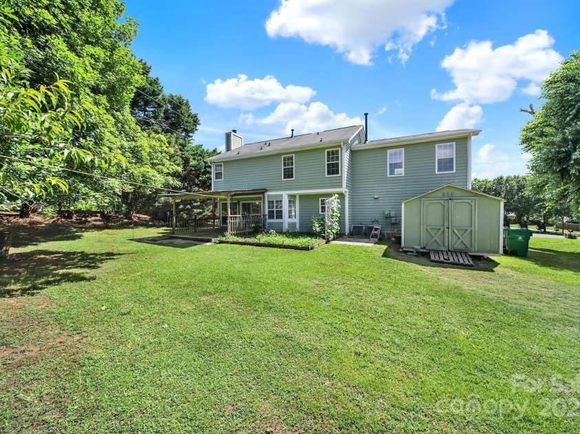 9800 Ashley Farm Drive, Matthews, NC 28105.  MLS# CAR4273252, YatesRealty ID 28472. 