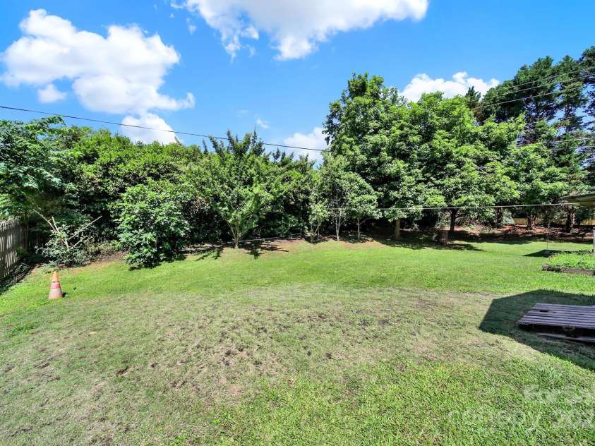 9800 Ashley Farm Drive, Matthews, NC 28105.  MLS# CAR4273252, YatesRealty ID 28472. 