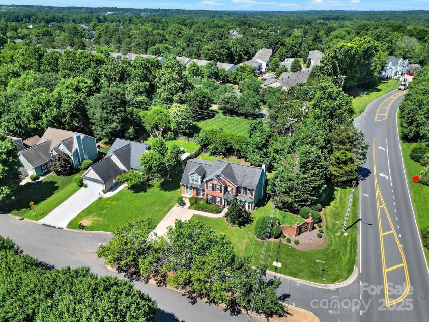 9800 Ashley Farm Drive, Matthews, NC 28105.  MLS# CAR4273252, YatesRealty ID 28472. 