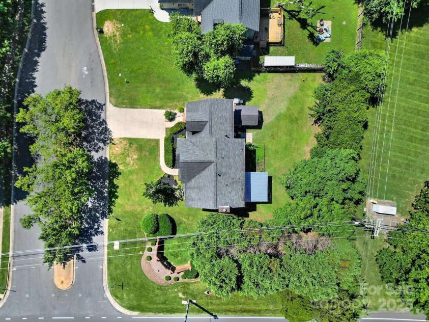9800 Ashley Farm Drive, Matthews, NC 28105.  MLS# CAR4273252, YatesRealty ID 28472. 