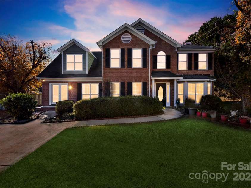 9800 Ashley Farm Drive, Matthews, NC 28105.  MLS# CAR4317793, YatesRealty ID 28472. 