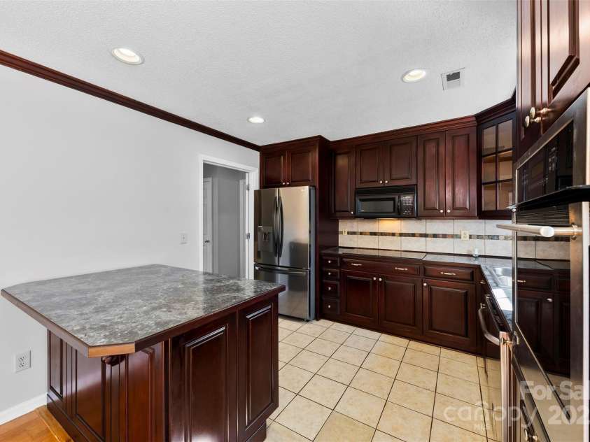 9800 Ashley Farm Drive, Matthews, NC 28105.  MLS# CAR4317793, YatesRealty ID 28472. 