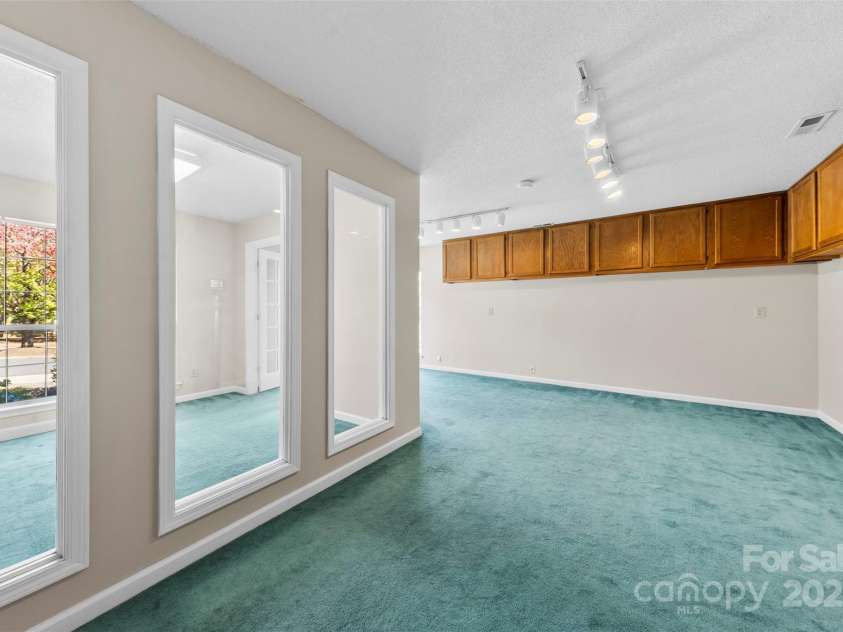 9800 Ashley Farm Drive, Matthews, NC 28105.  MLS# CAR4317793, YatesRealty ID 28472. 