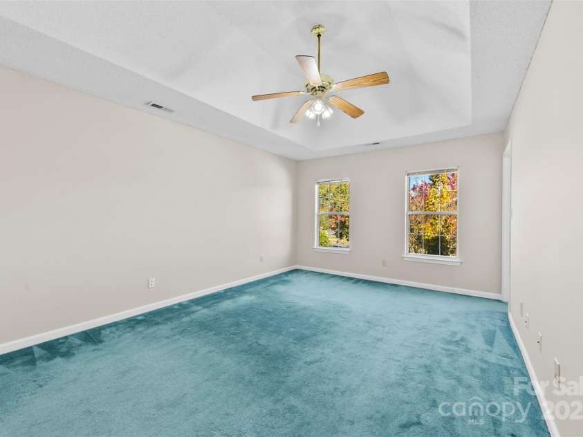 9800 Ashley Farm Drive, Matthews, NC 28105.  MLS# CAR4317793, YatesRealty ID 28472. 