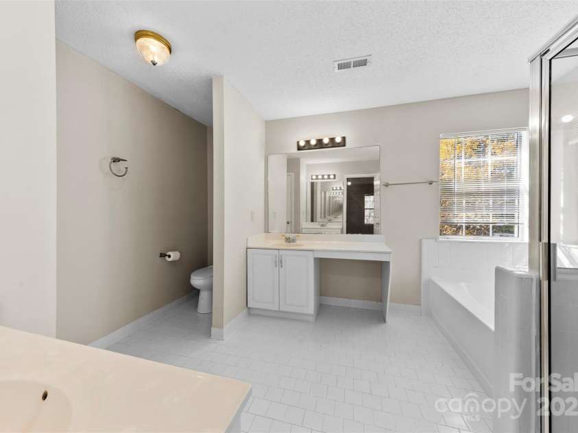 9800 Ashley Farm Drive, Matthews, NC 28105.  MLS# CAR4317793, YatesRealty ID 28472. 