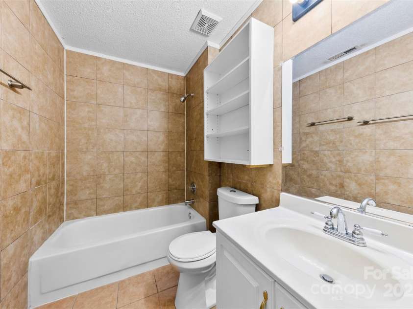 9800 Ashley Farm Drive, Matthews, NC 28105.  MLS# CAR4317793, YatesRealty ID 28472. 